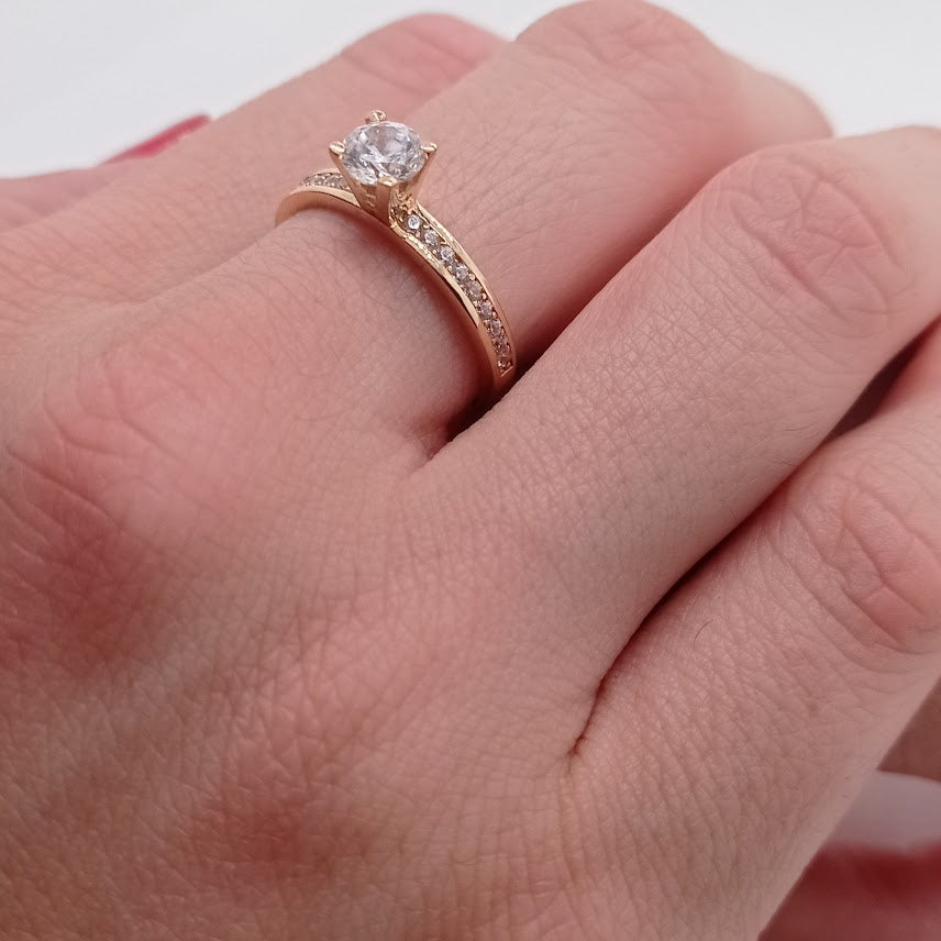 Anillo "Solitario" de Oro 18K c/ Zirconio