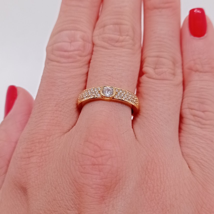 Anillo Solitario de Oro 18K con Zirconio
